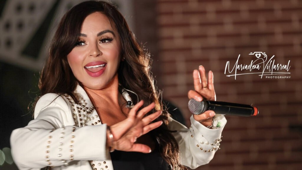Elida reyna's heartfelt farewell concert at bert ogden arena