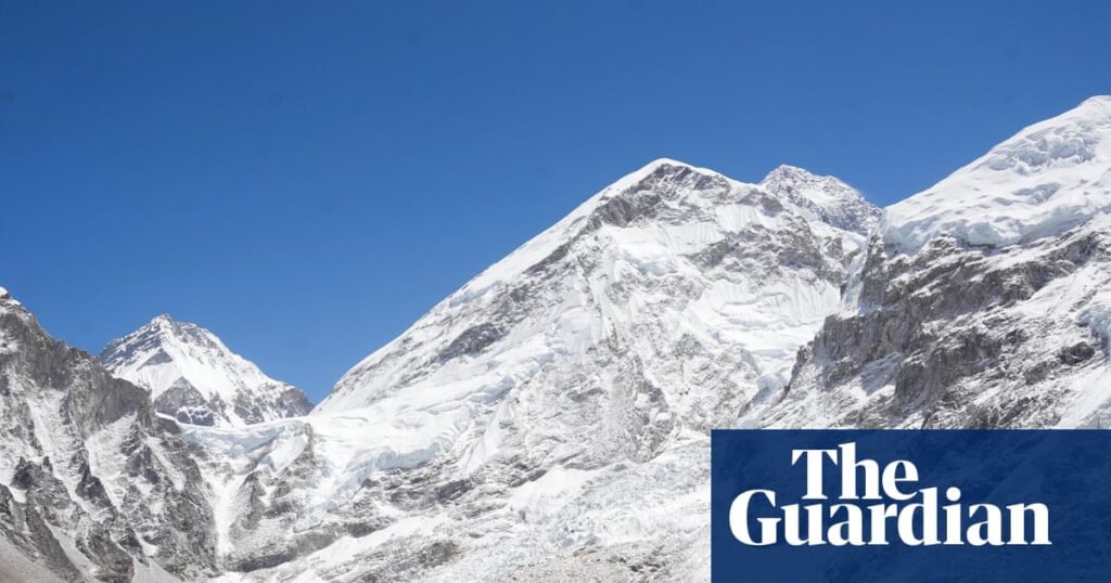 Rescue operations launched for nearly 1,000 trapped on mount everest