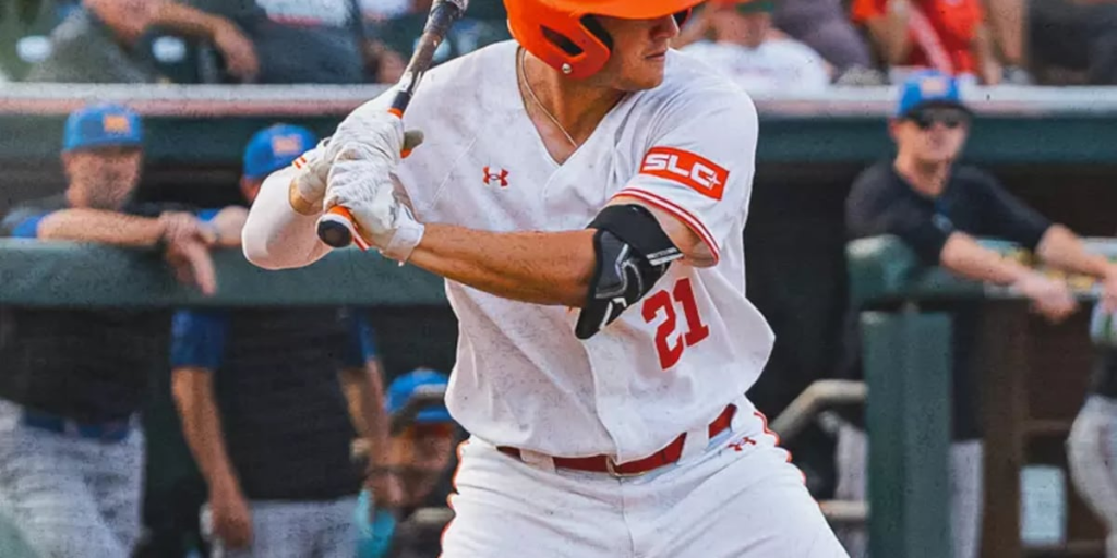 Hank Warren Shines with Two RBIs in UTRGV Victory
