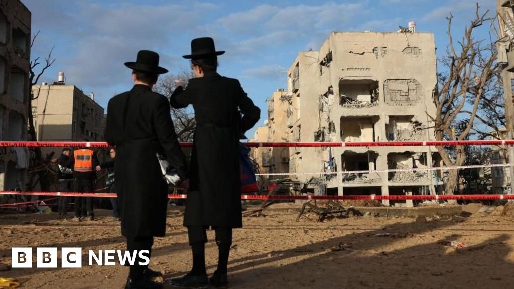 Iranian Missiles Strike Near Israeli Nuclear Site, 160 Injured Iranian Missiles Strike Near Israeli Nuclear Site, 160 Injured